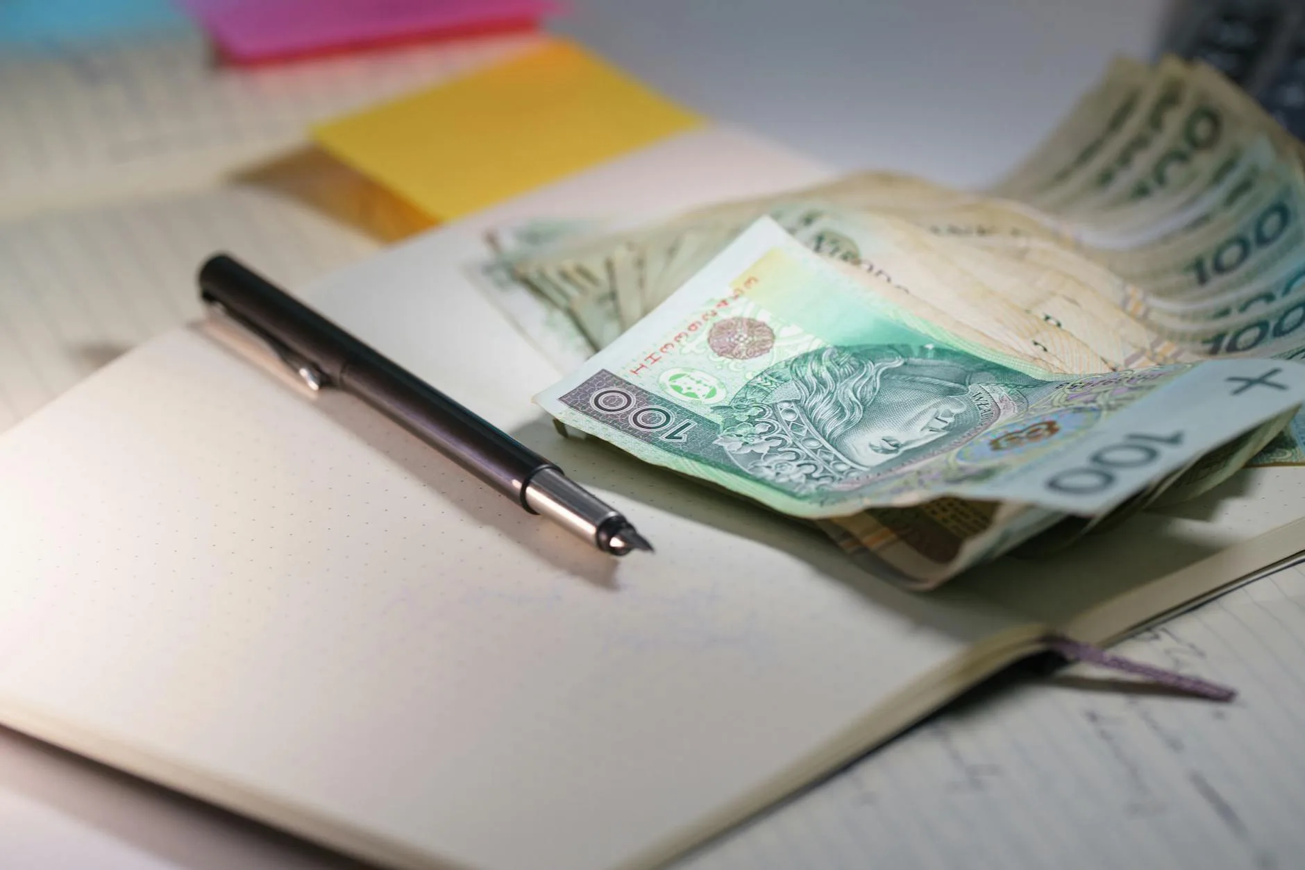 Jak reagować, gdy pracodawca nie wypłaca pensji na czas